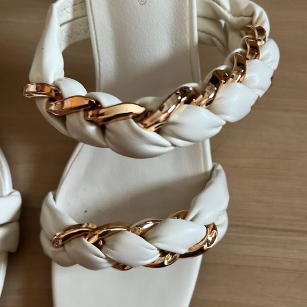 ELEGANT CHAIN DETAIL SLIP ON SANDALS COLOR CREAM CLASSY CHIC SZ 8